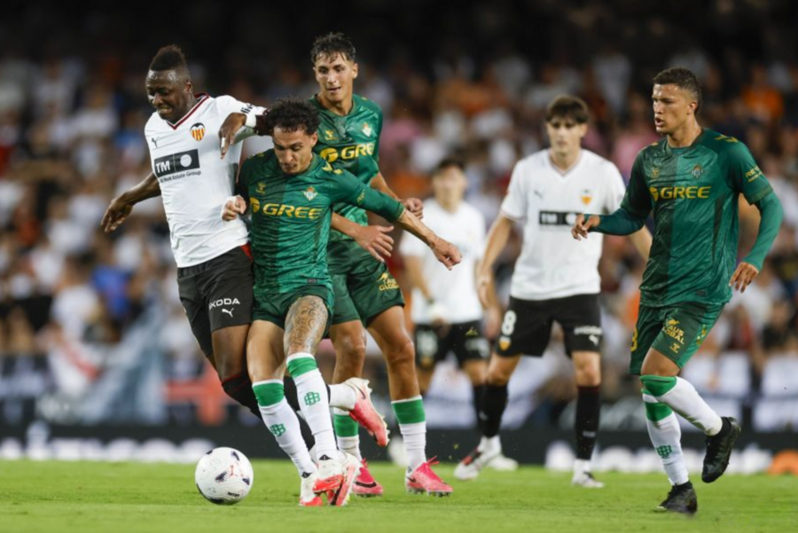Valencia CF vs Real Betis (02:00 – 26/08)